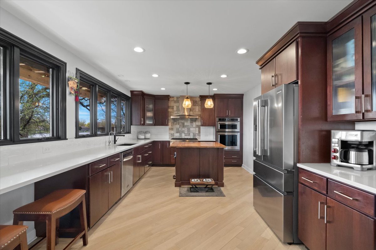 312 LAKE SHORE Drive