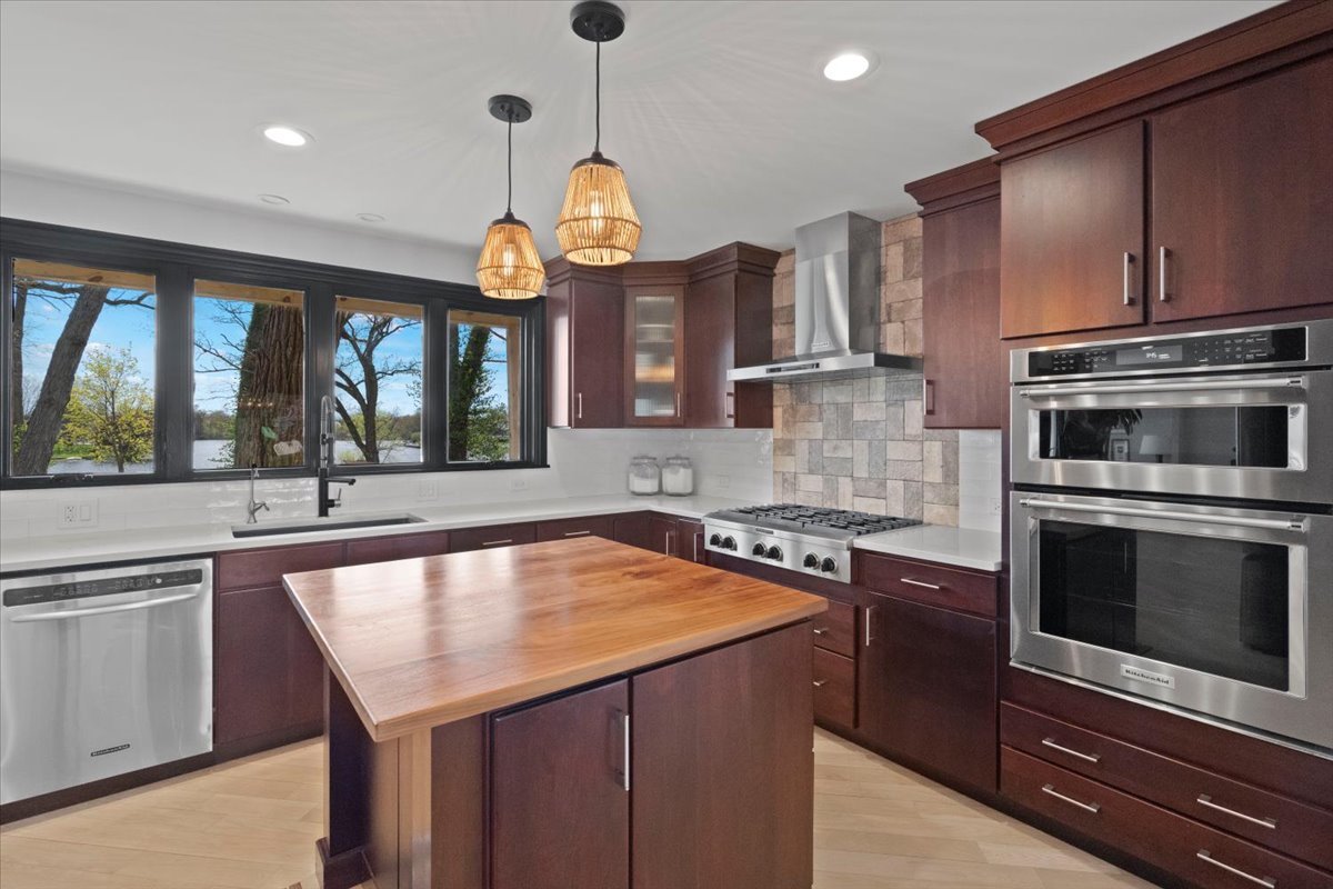 312 LAKE SHORE Drive