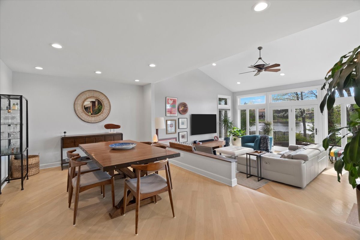 312 LAKE SHORE Drive