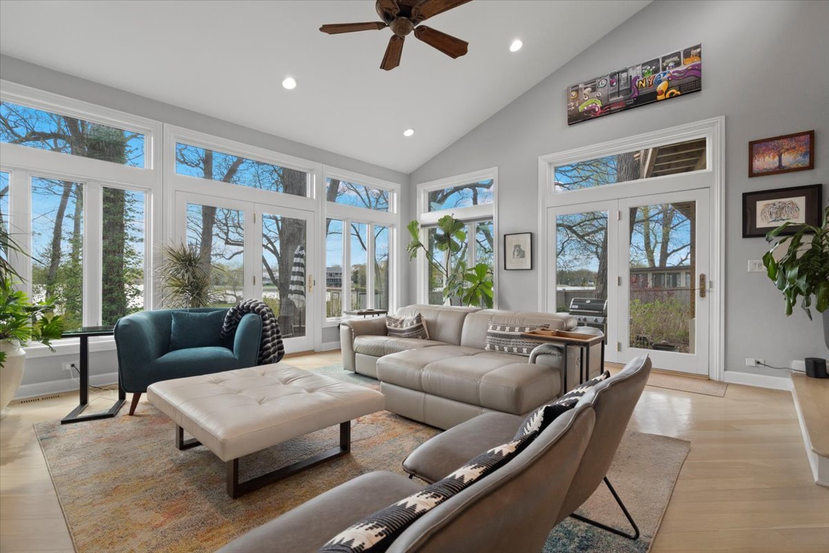 312 LAKE SHORE Drive