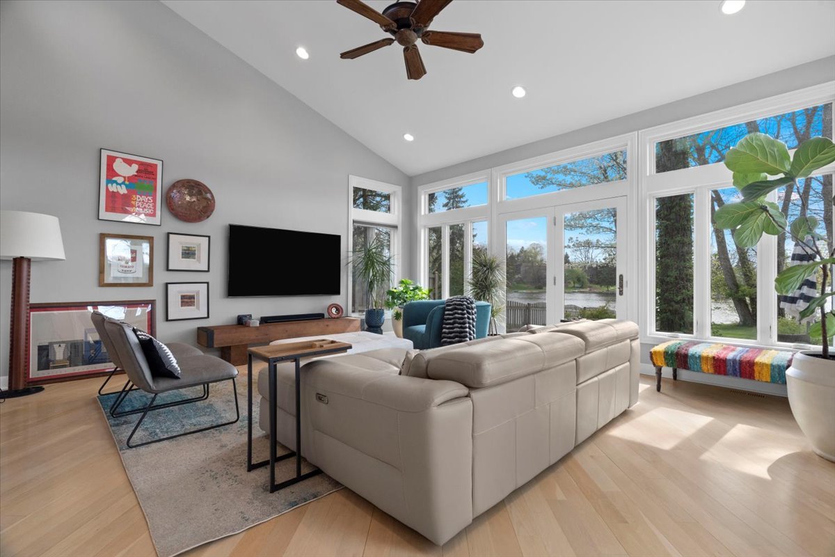 312 LAKE SHORE Drive