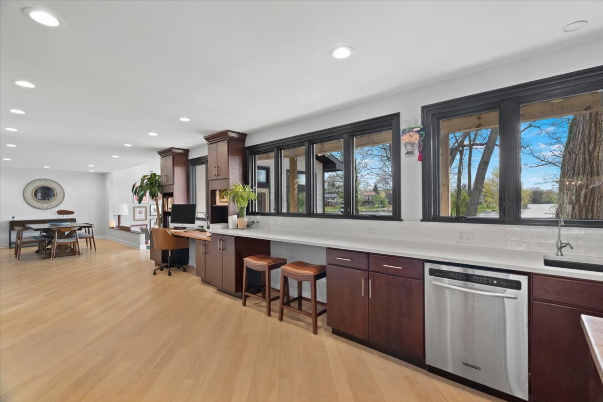 312 LAKE SHORE Drive