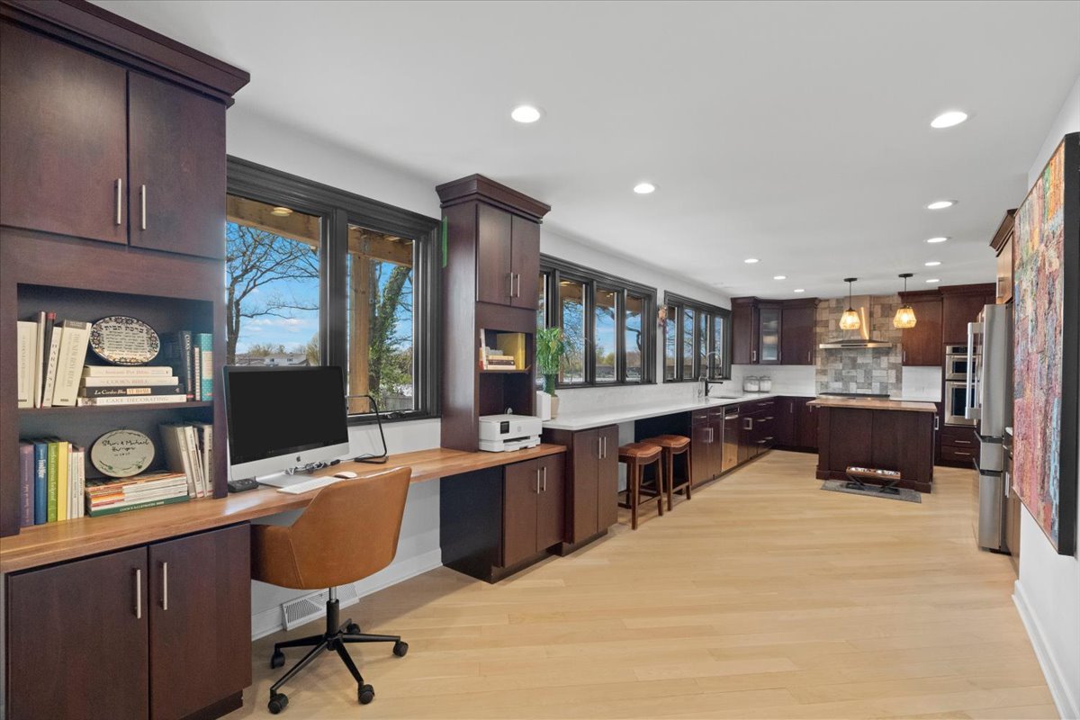 312 LAKE SHORE Drive