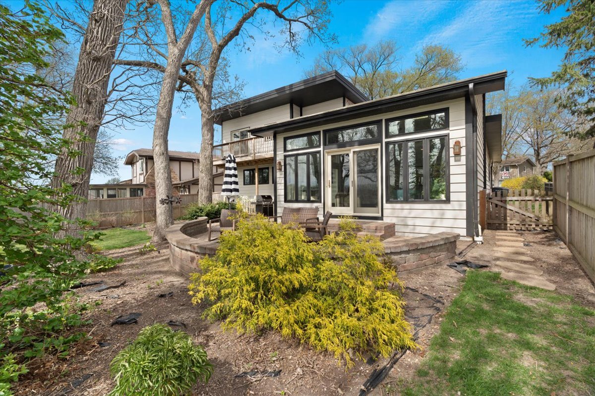 312 LAKE SHORE Drive