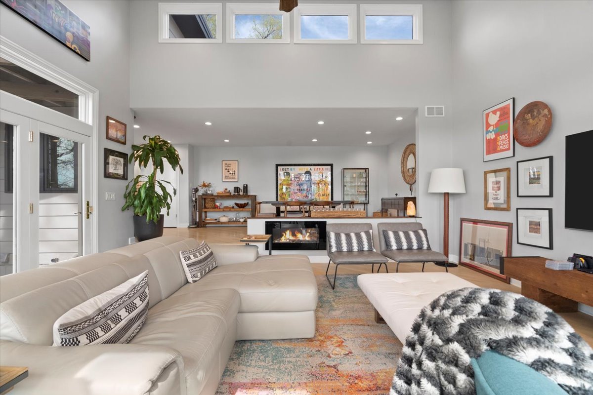 312 LAKE SHORE Drive