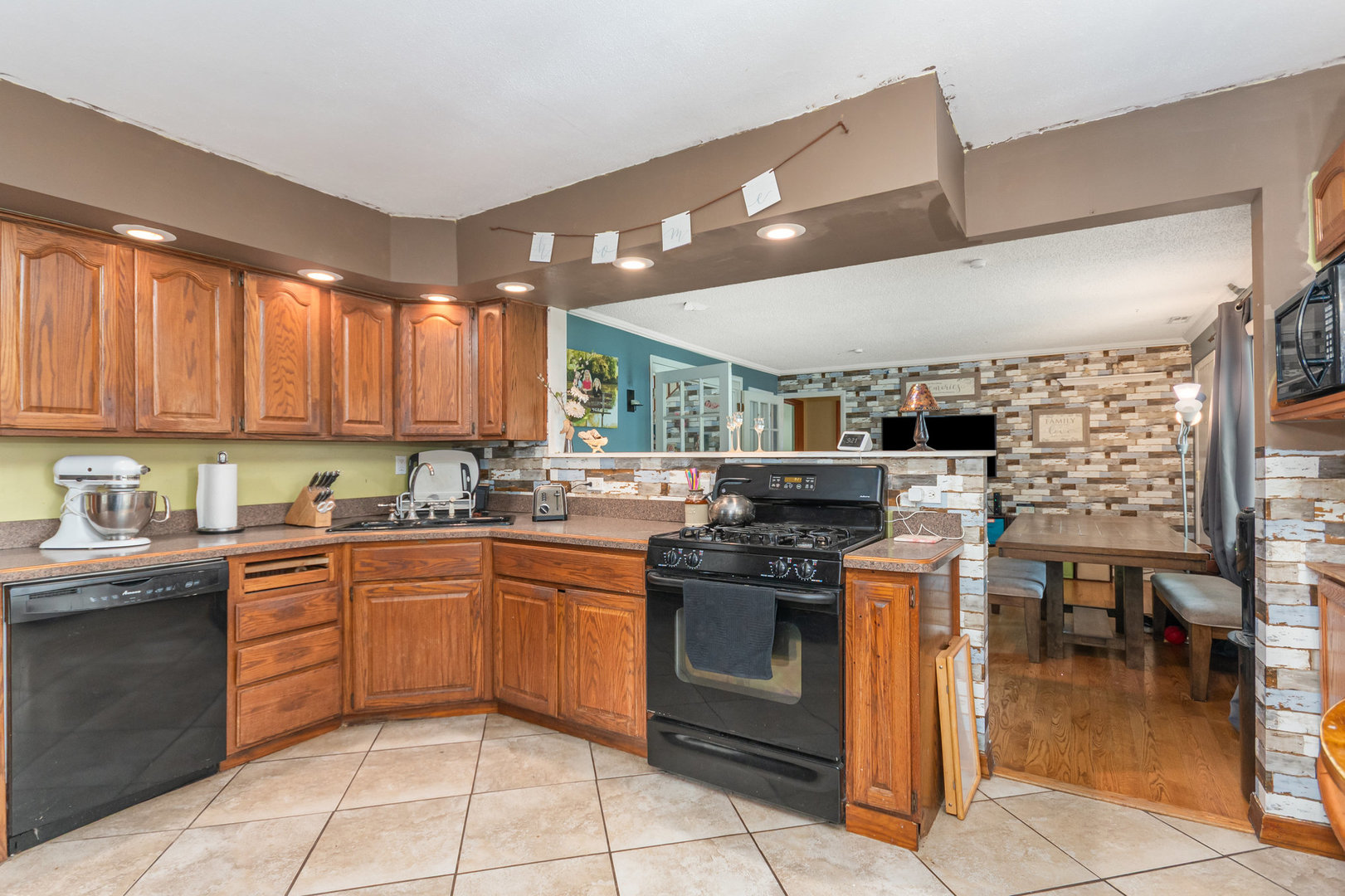 7N307 LAWRENCE Court