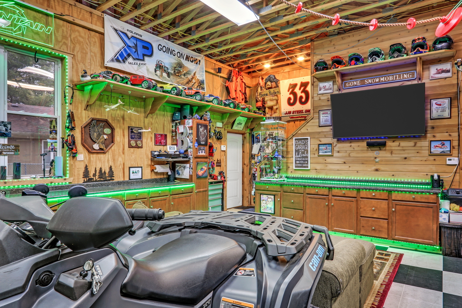 2407 N Villa Lane