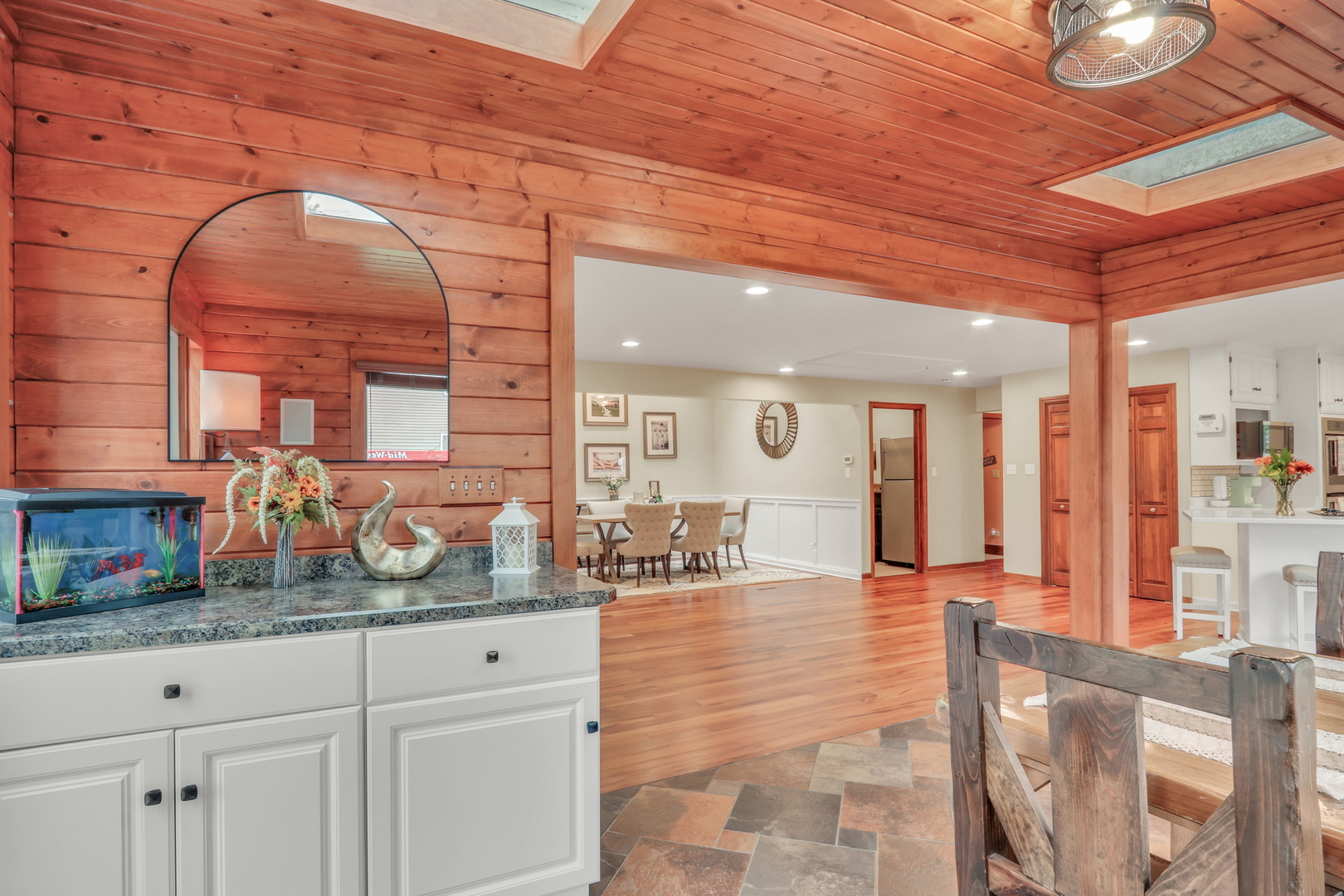 2407 N Villa Lane