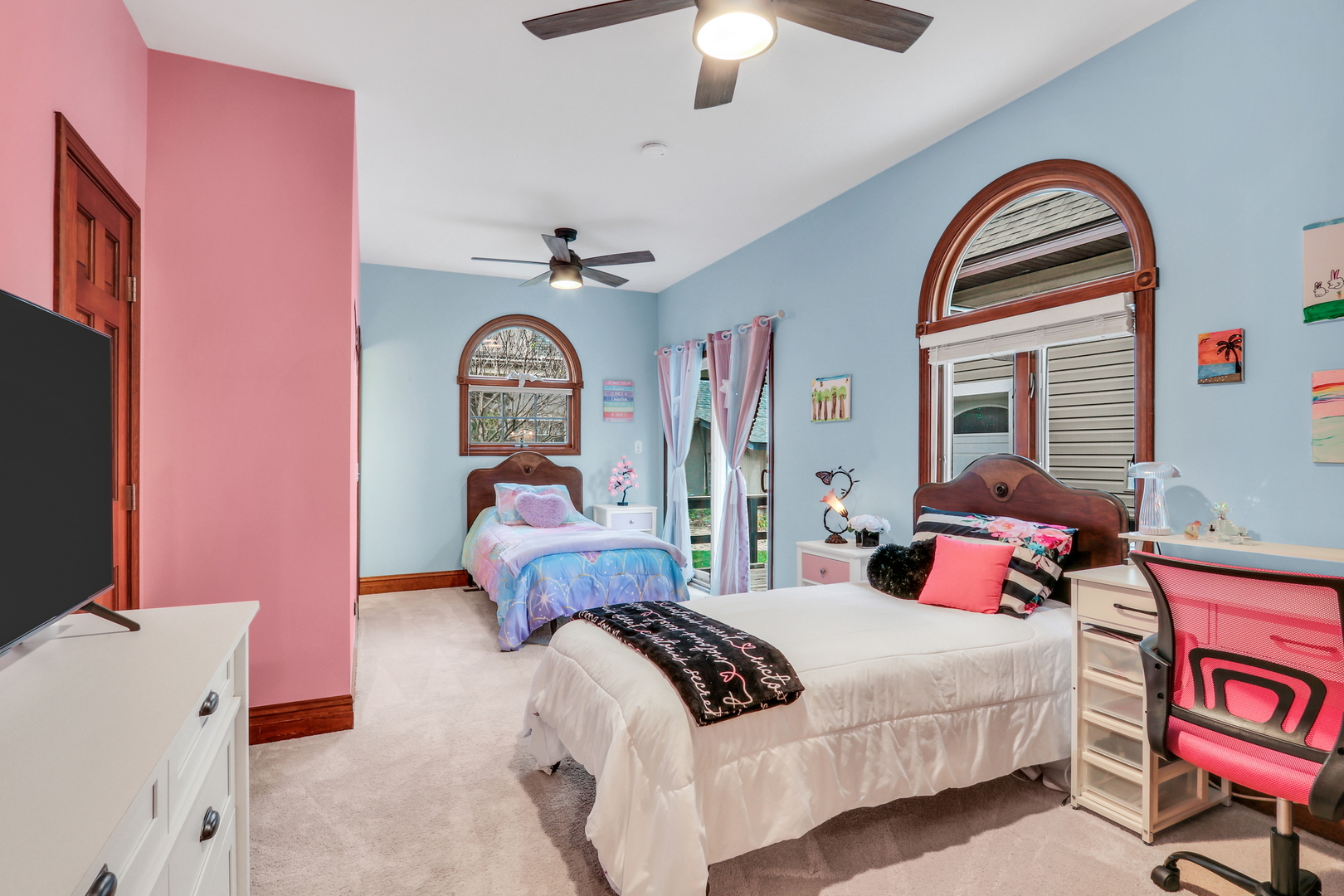 2407 N Villa Lane