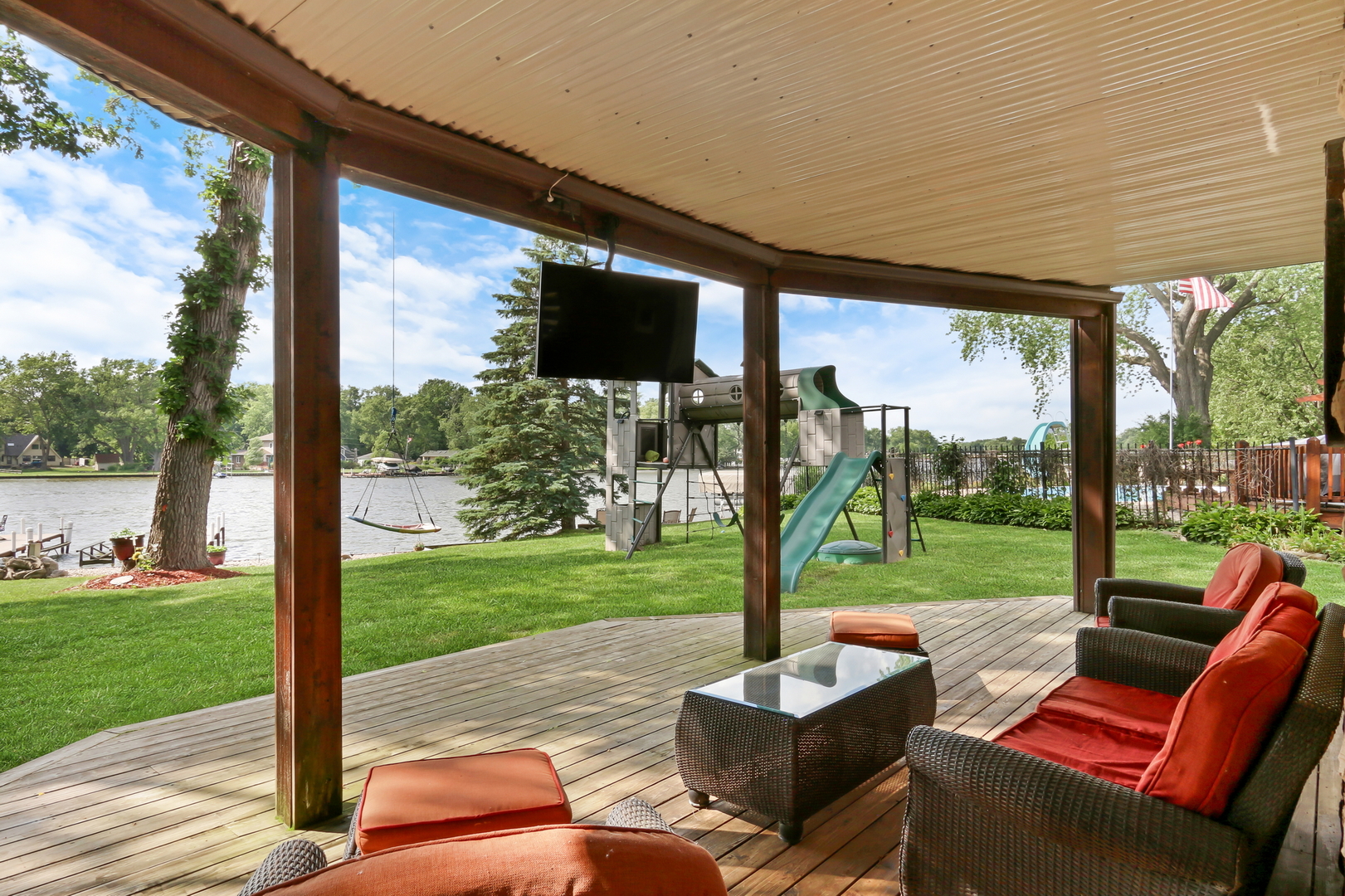 2407 N Villa Lane