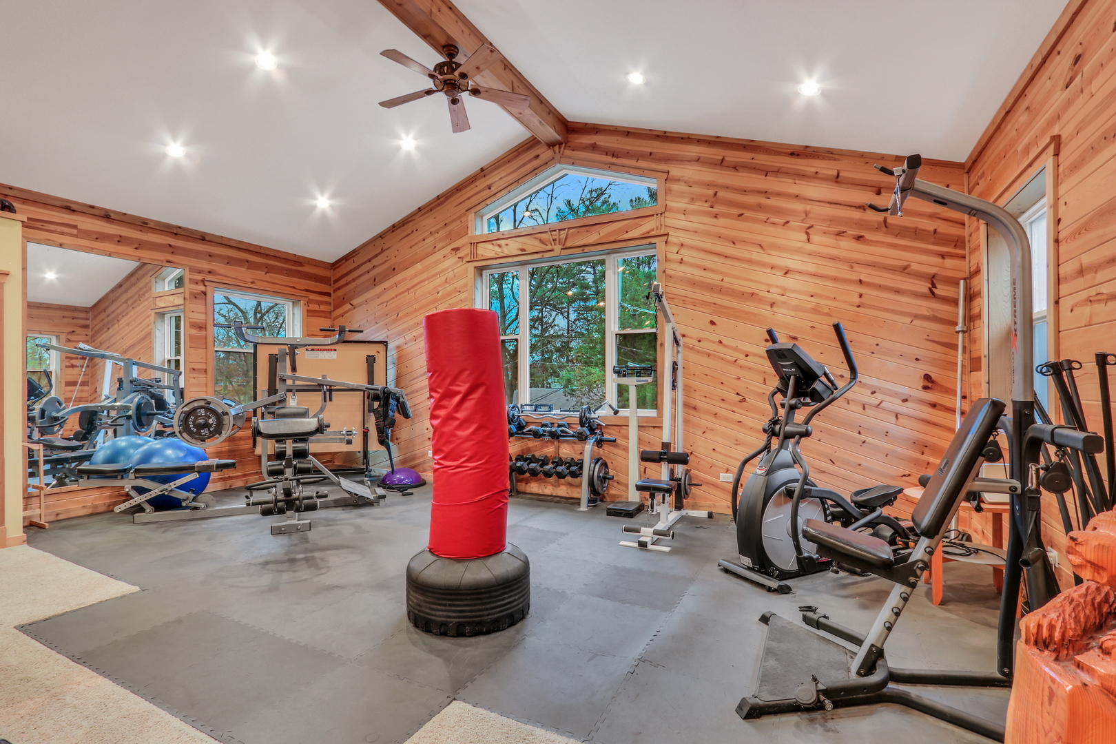 2407 N Villa Lane