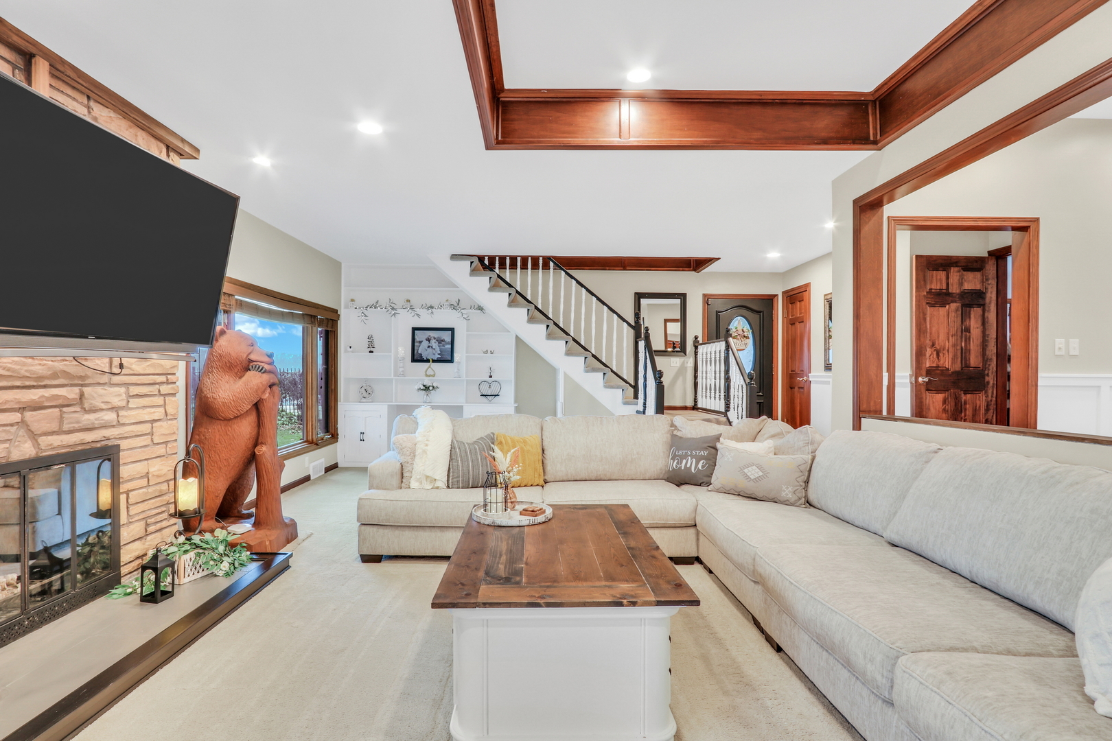 2407 N Villa Lane