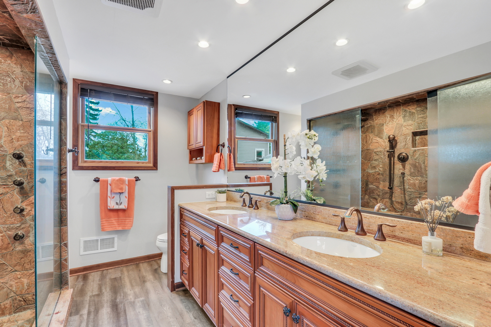 2407 N Villa Lane