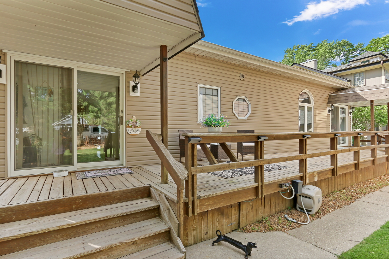 2407 N Villa Lane