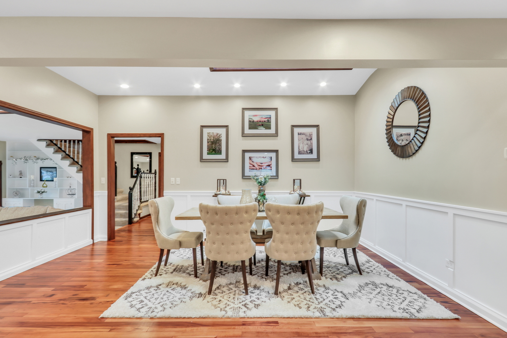 2407 N Villa Lane