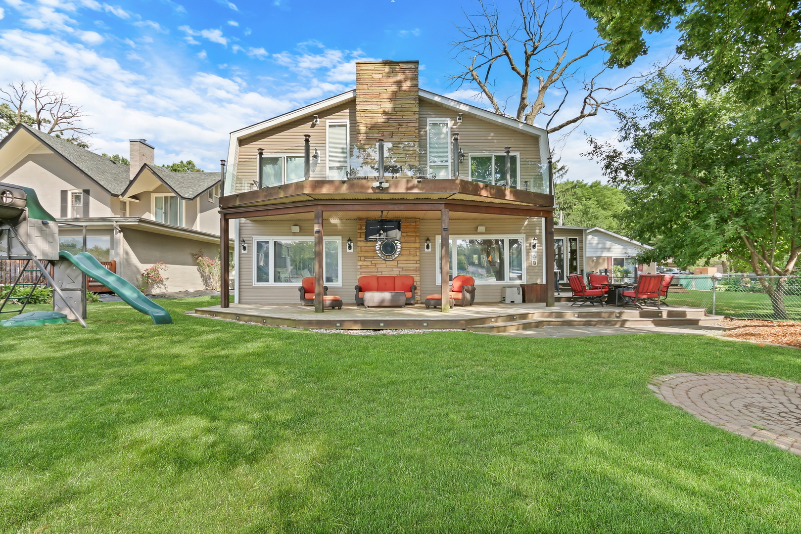 2407 N Villa Lane
