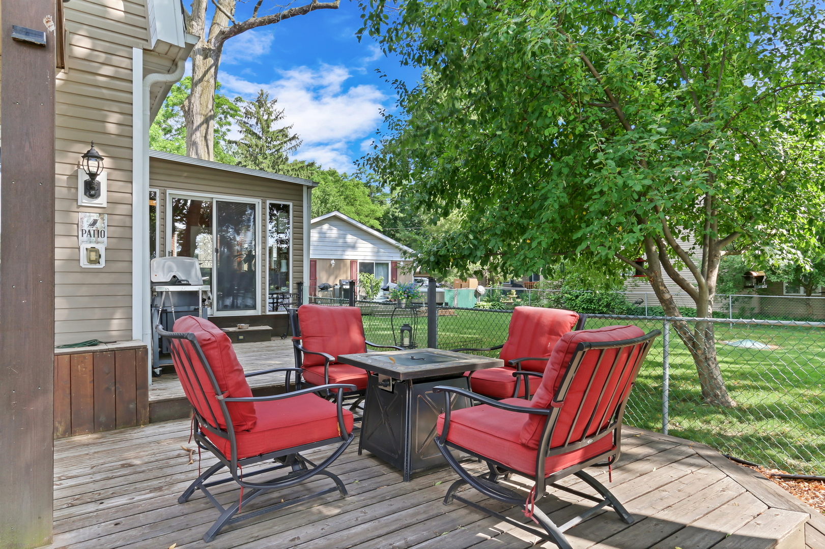 2407 N Villa Lane