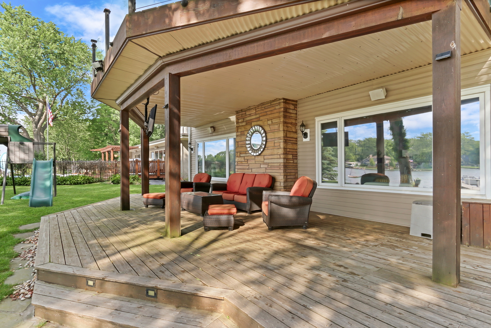 2407 N Villa Lane