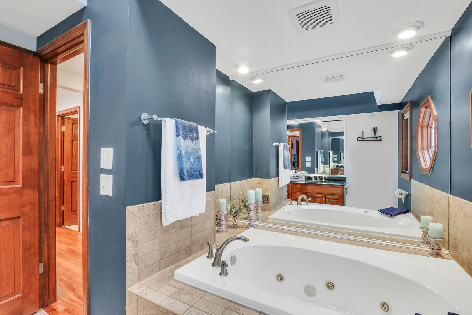 2407 N Villa Lane
