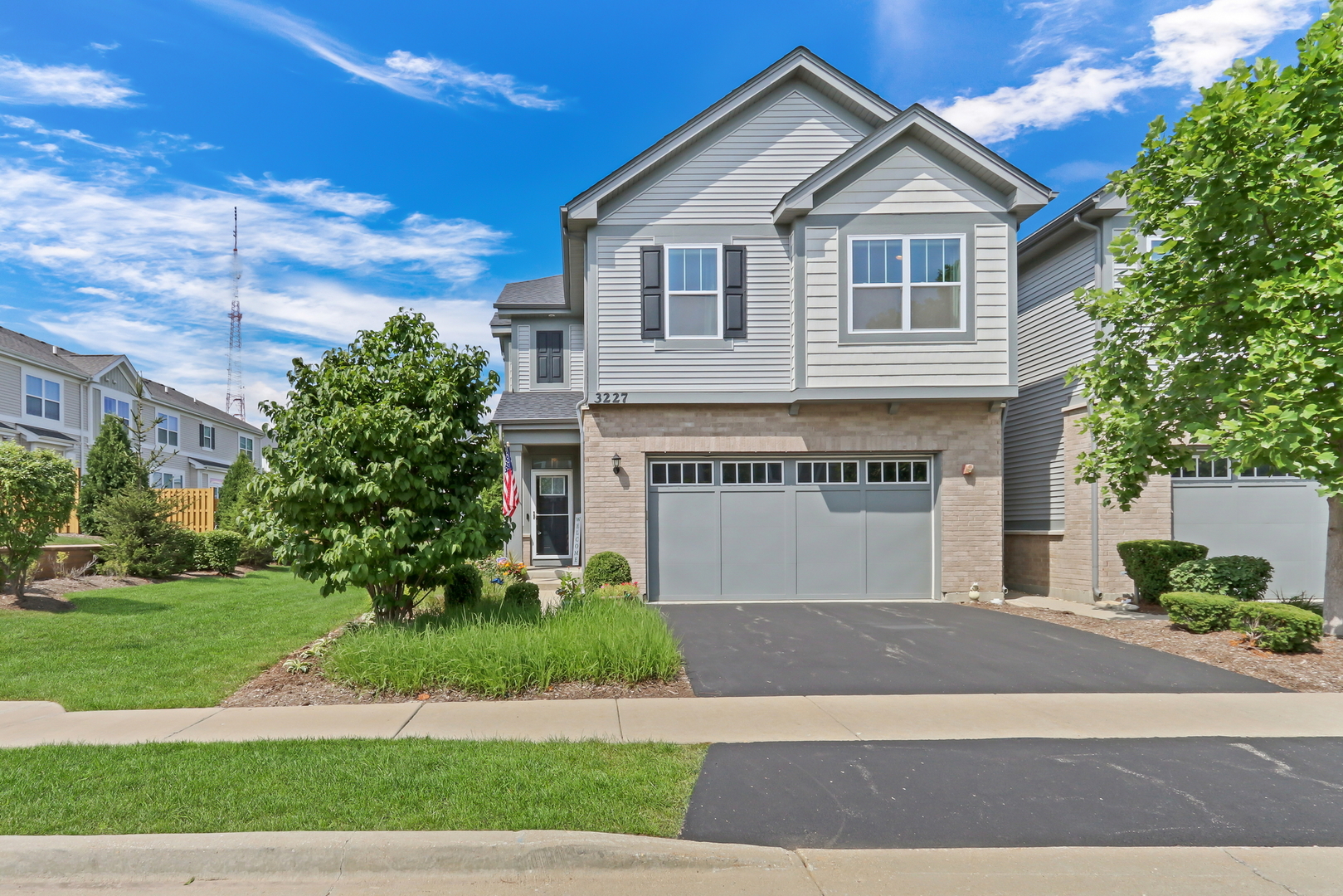 3227 N Heritage Lane