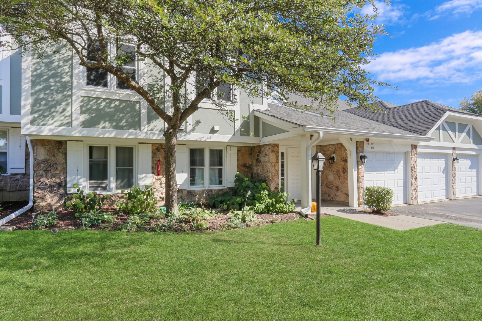 215 Coventry Circle Unit: 215