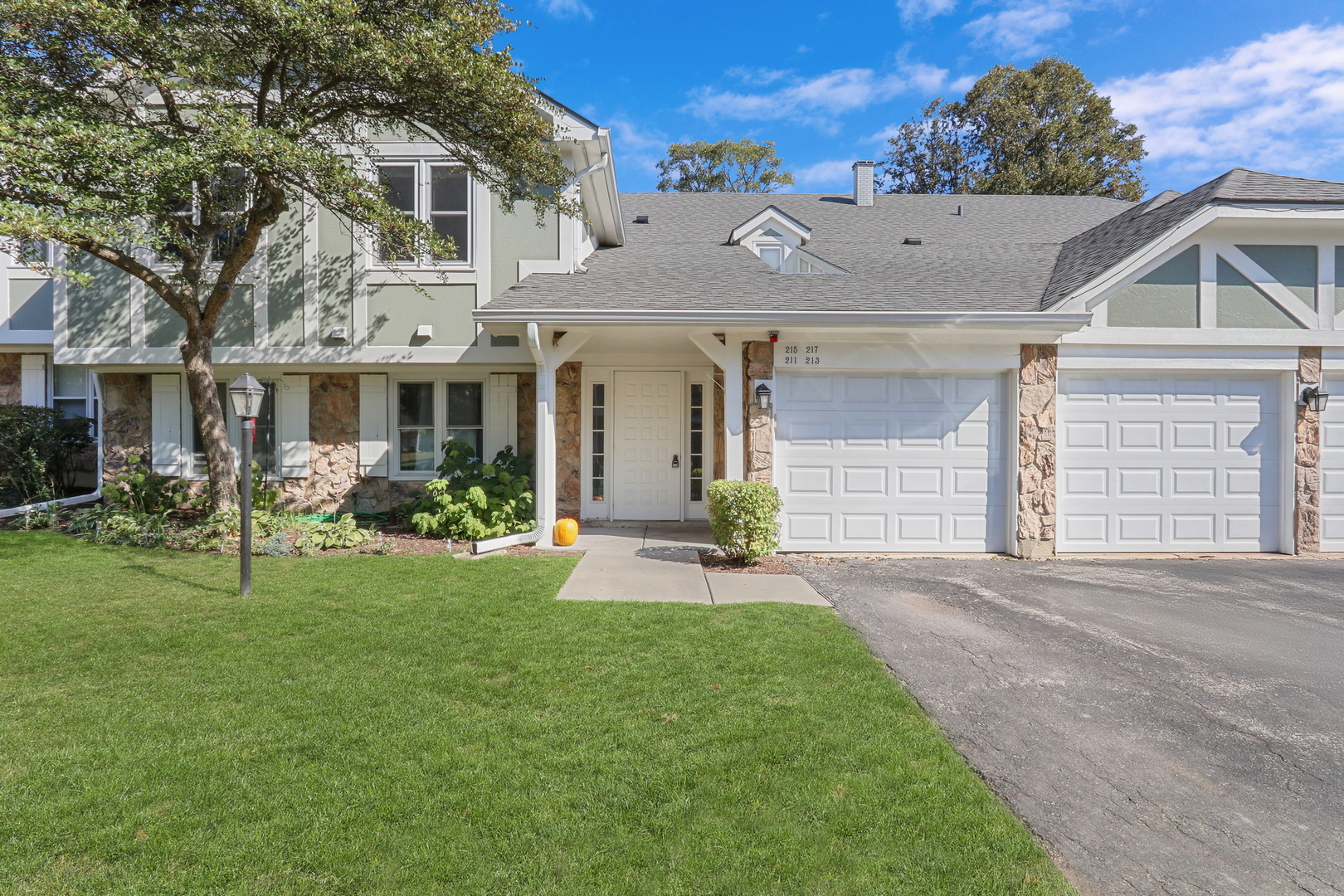 215 Coventry Circle Unit: 215