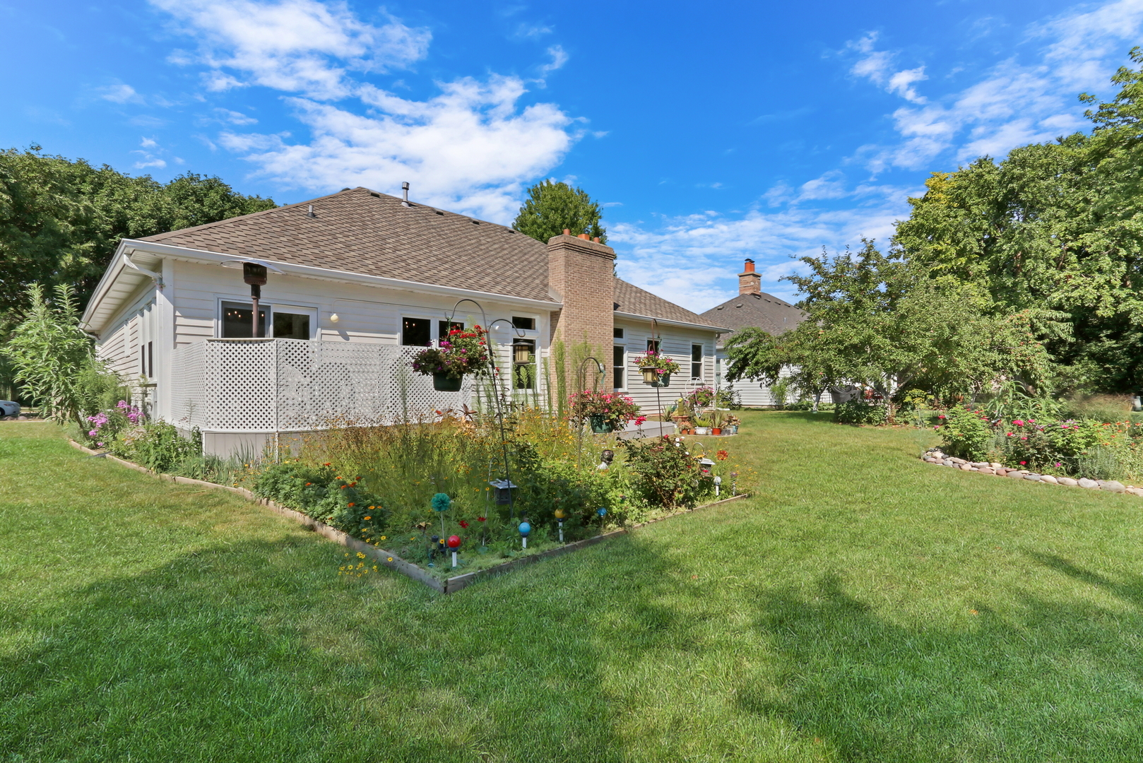 1075 Suffolk Court