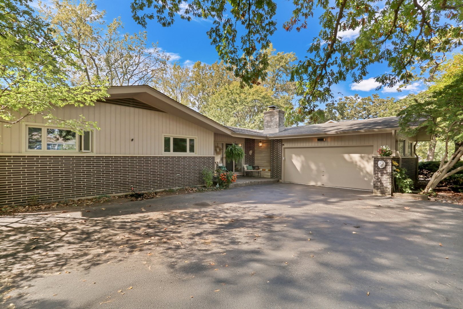 230 N Alleghany Road