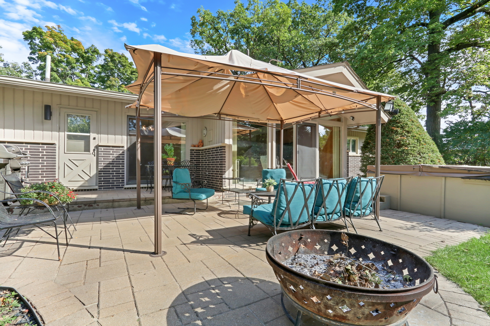 230 N Alleghany Road