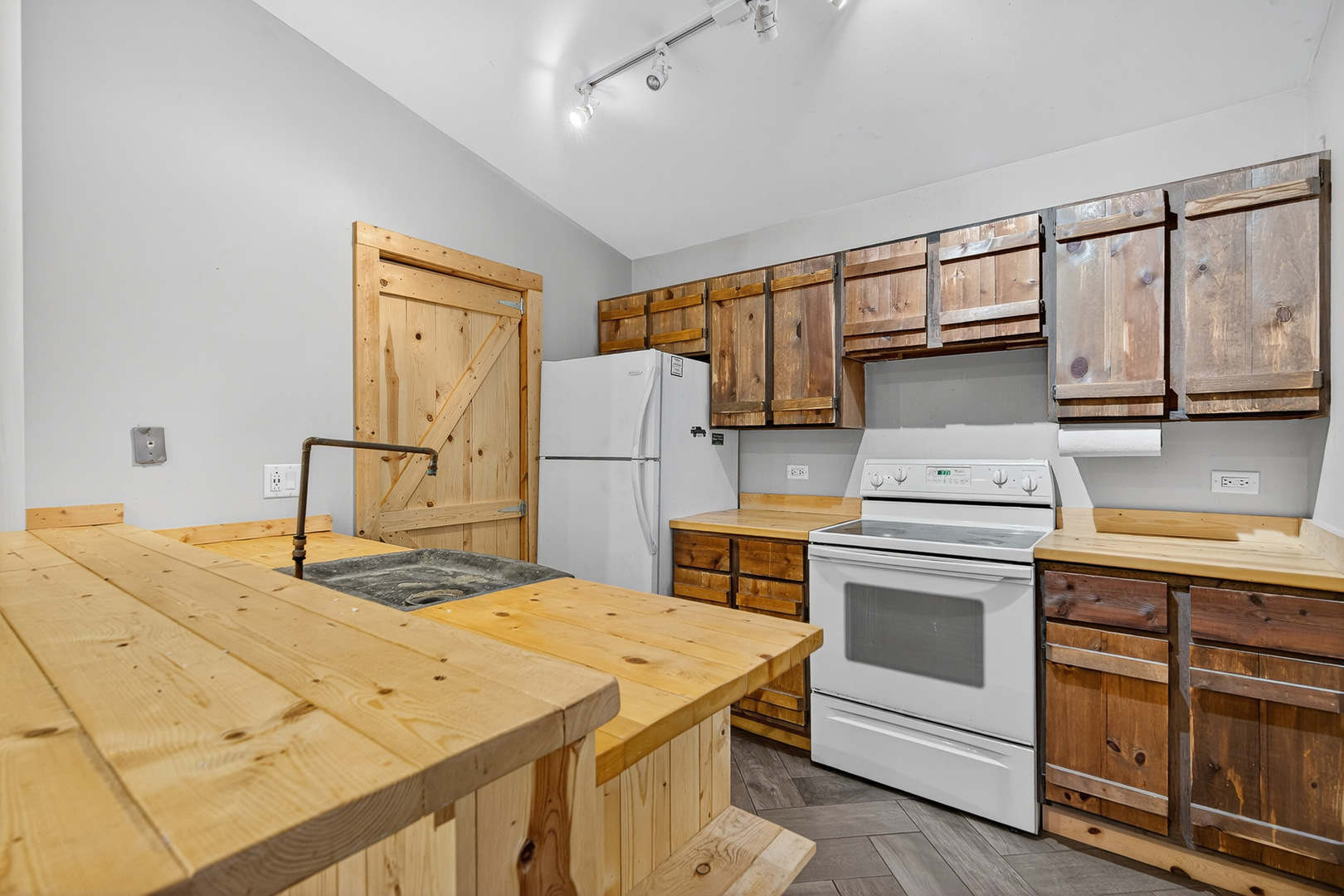 350 Leah Lane Unit: 2D