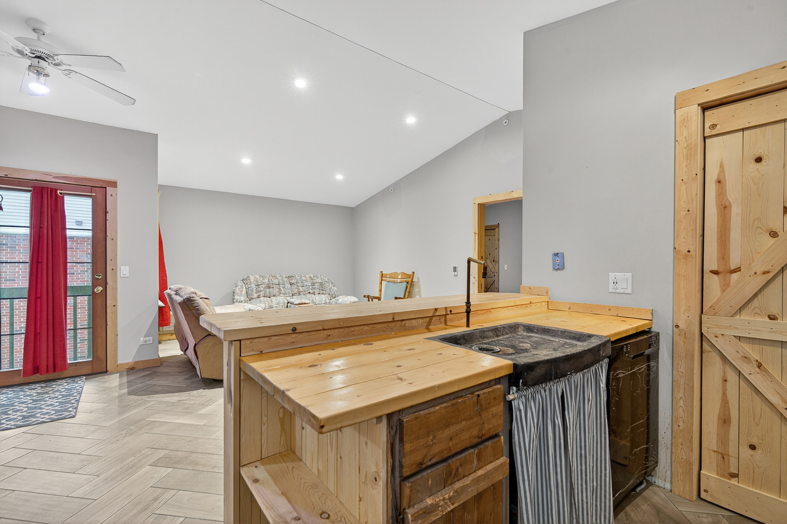 350 Leah Lane Unit: 2D