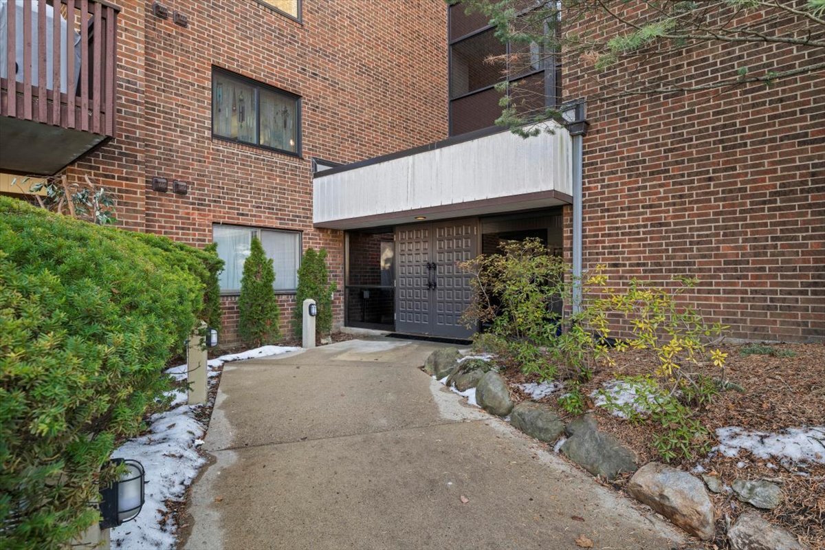 650 WHITNEY Court Unit: 211