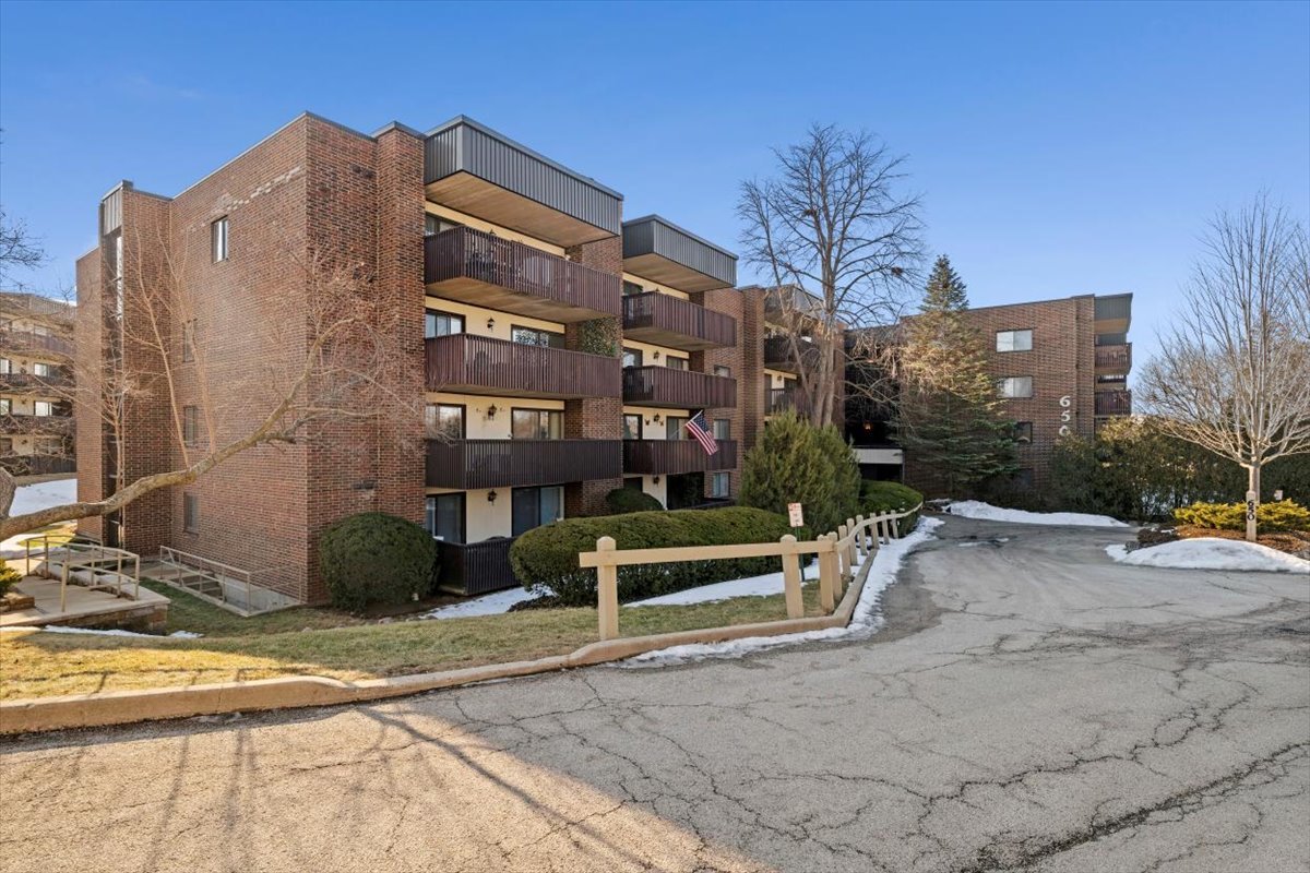 650 WHITNEY Court Unit: 211