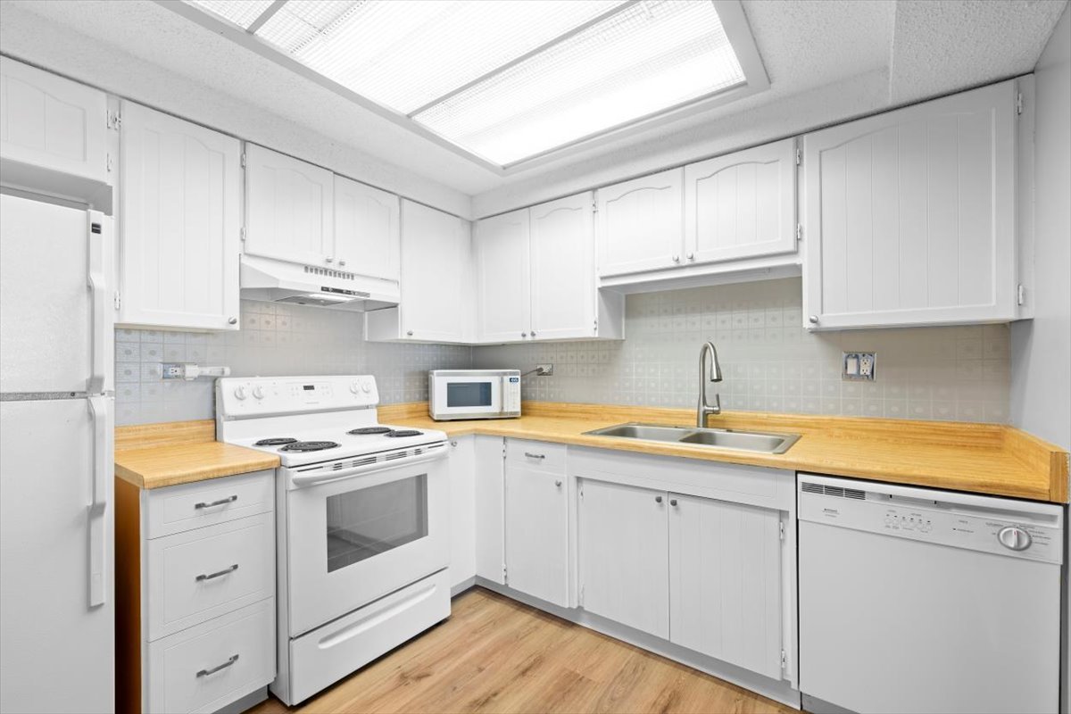 650 WHITNEY Court Unit: 211