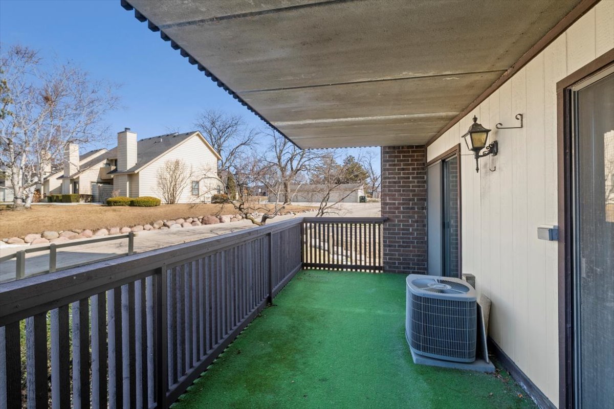 650 WHITNEY Court Unit: 211