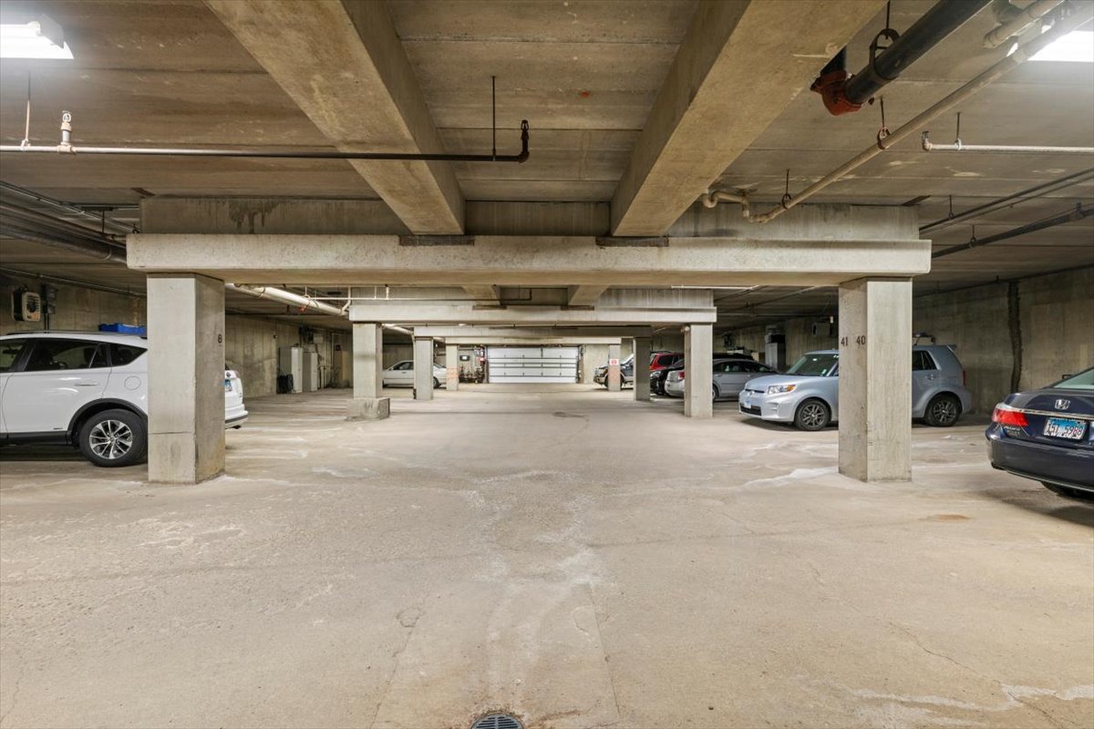 650 WHITNEY Court Unit: 211