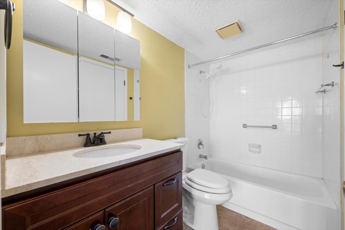 650 WHITNEY Court Unit: 211