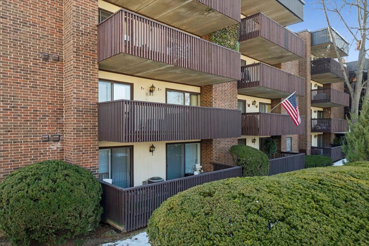 650 WHITNEY Court Unit: 211