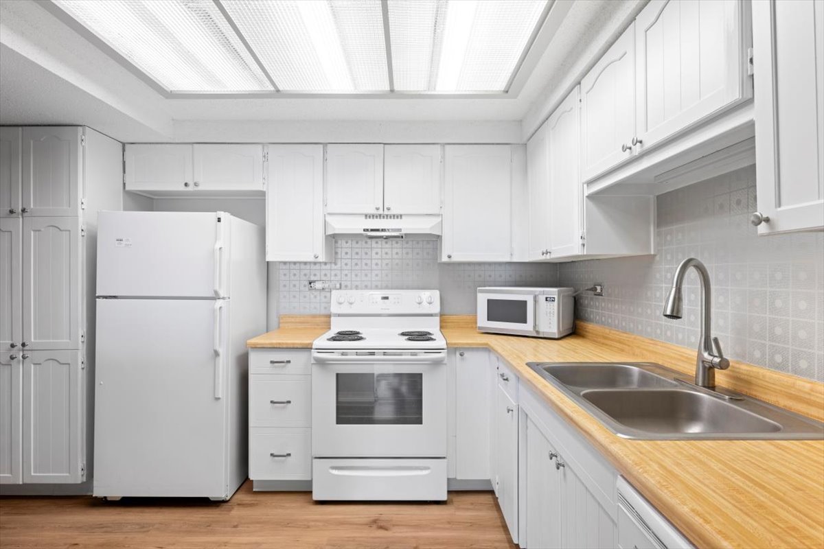 650 WHITNEY Court Unit: 211