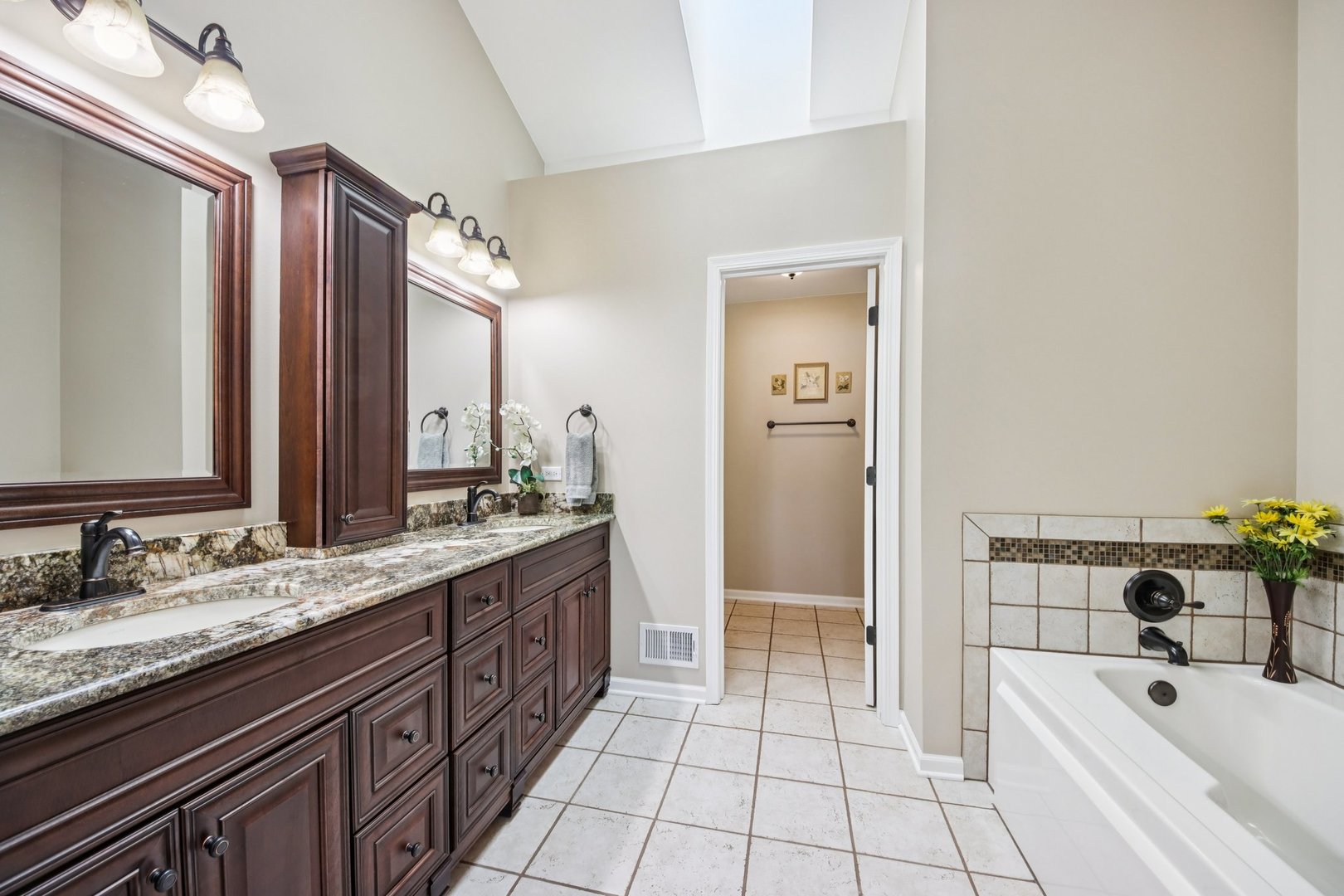 1195 Hadley Circle