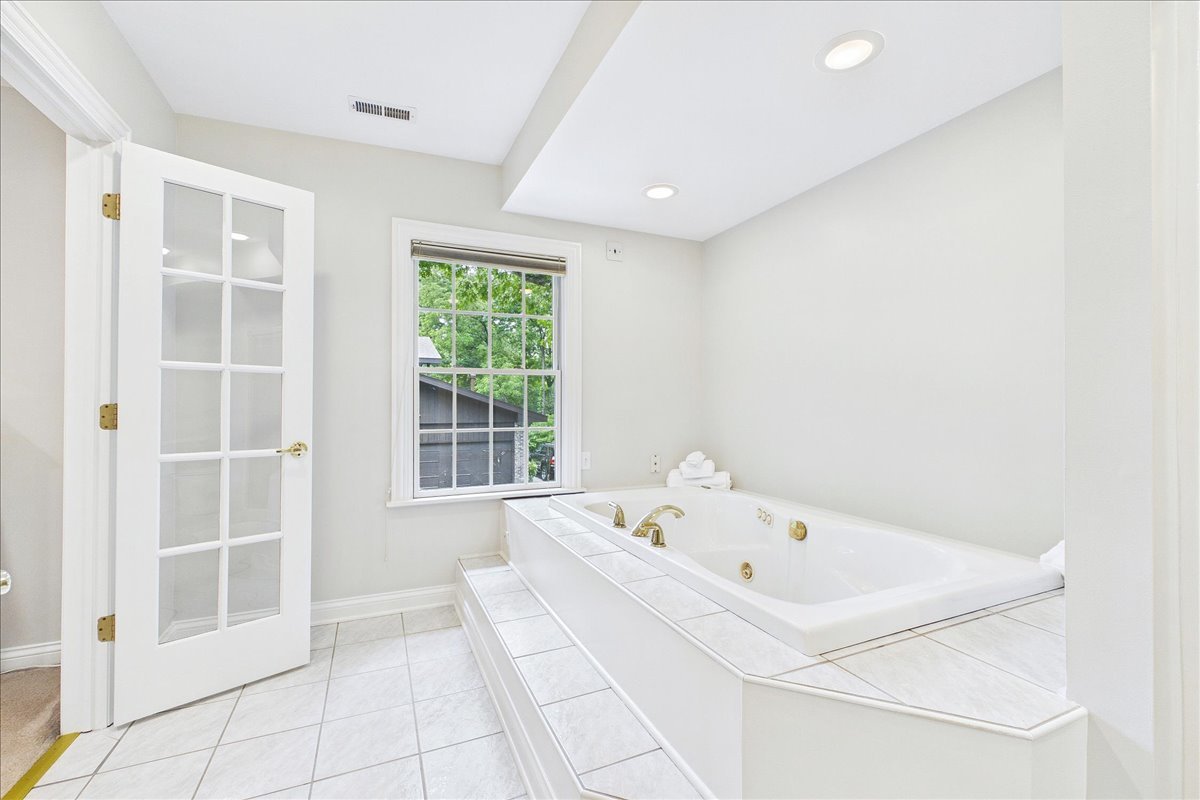821 Oak Spring Lane