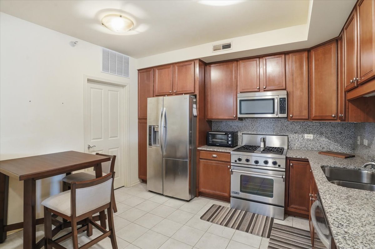 425 Village Green Unit: 510