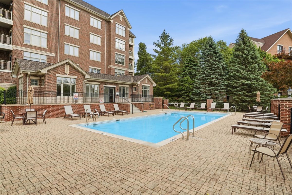 425 Village Green Unit: 510