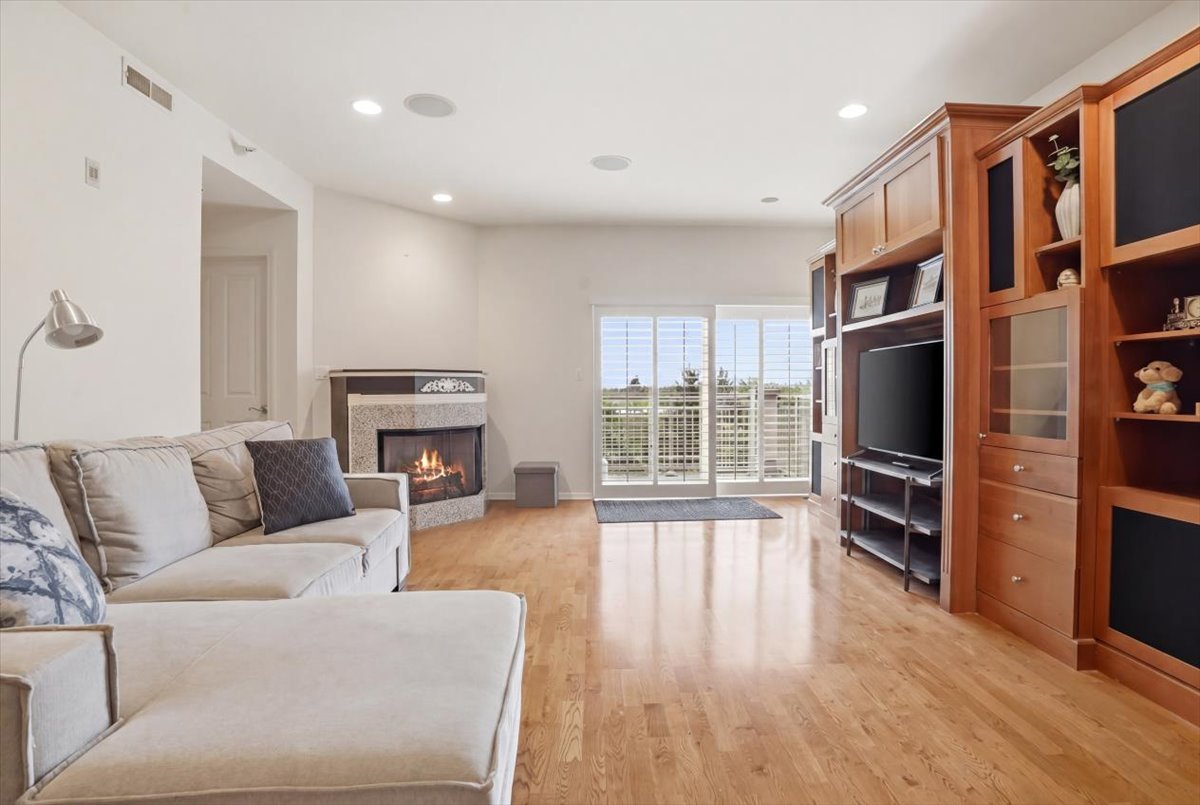 425 Village Green Unit: 510