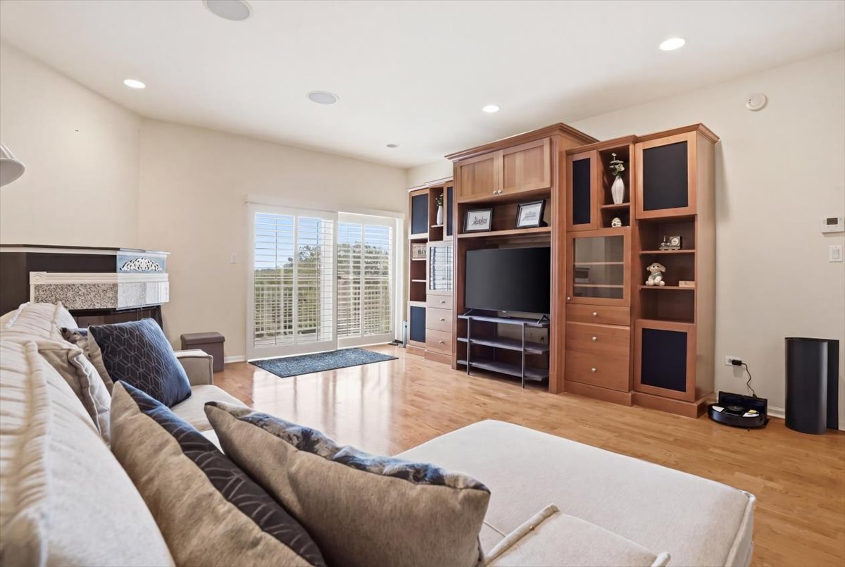 425 Village Green Unit: 510
