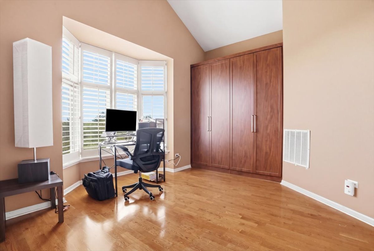 425 Village Green Unit: 510