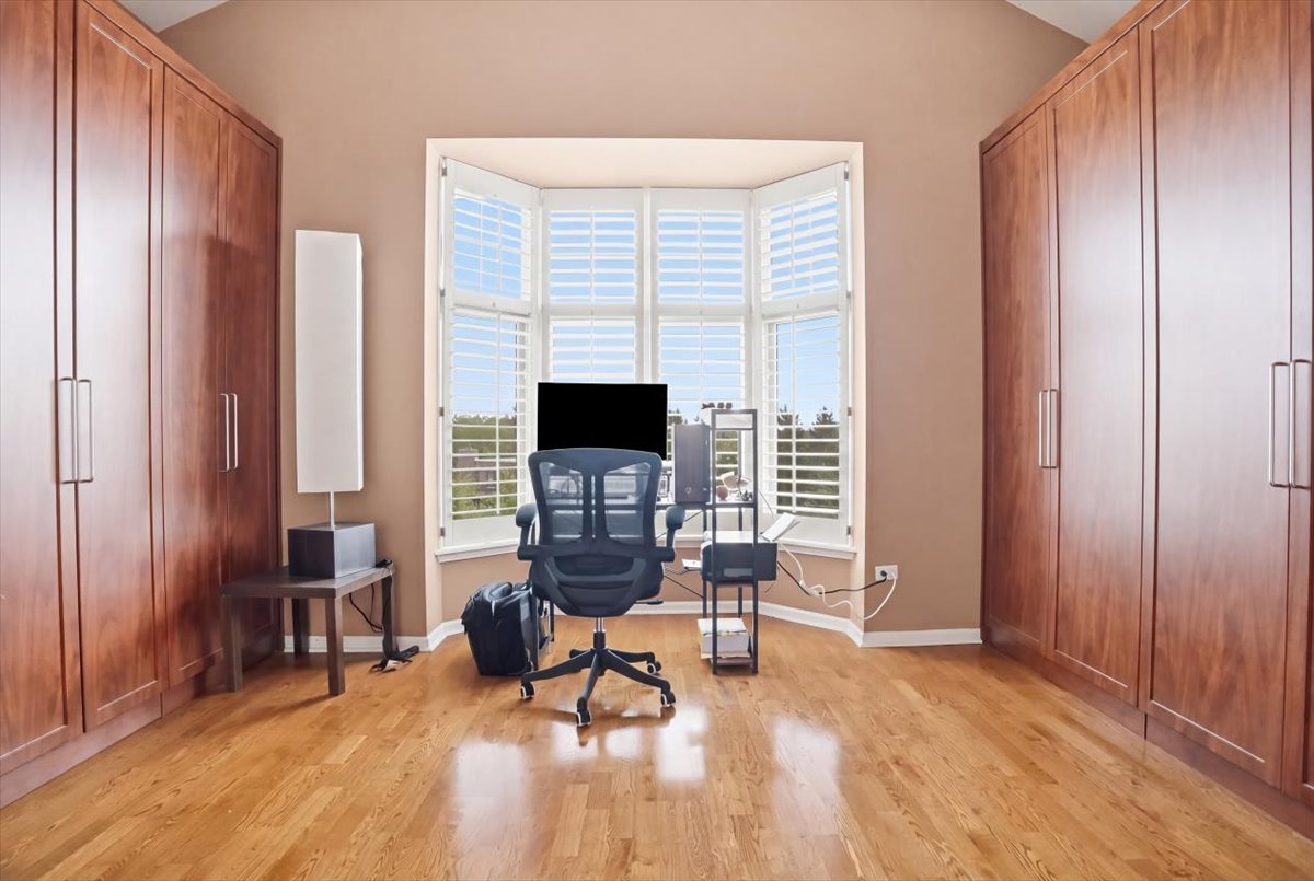 425 Village Green Unit: 510
