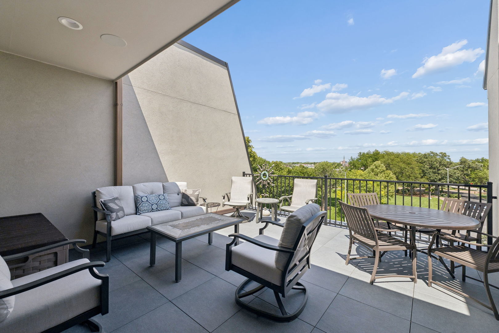 469 Aurora Avenue Unit: 469