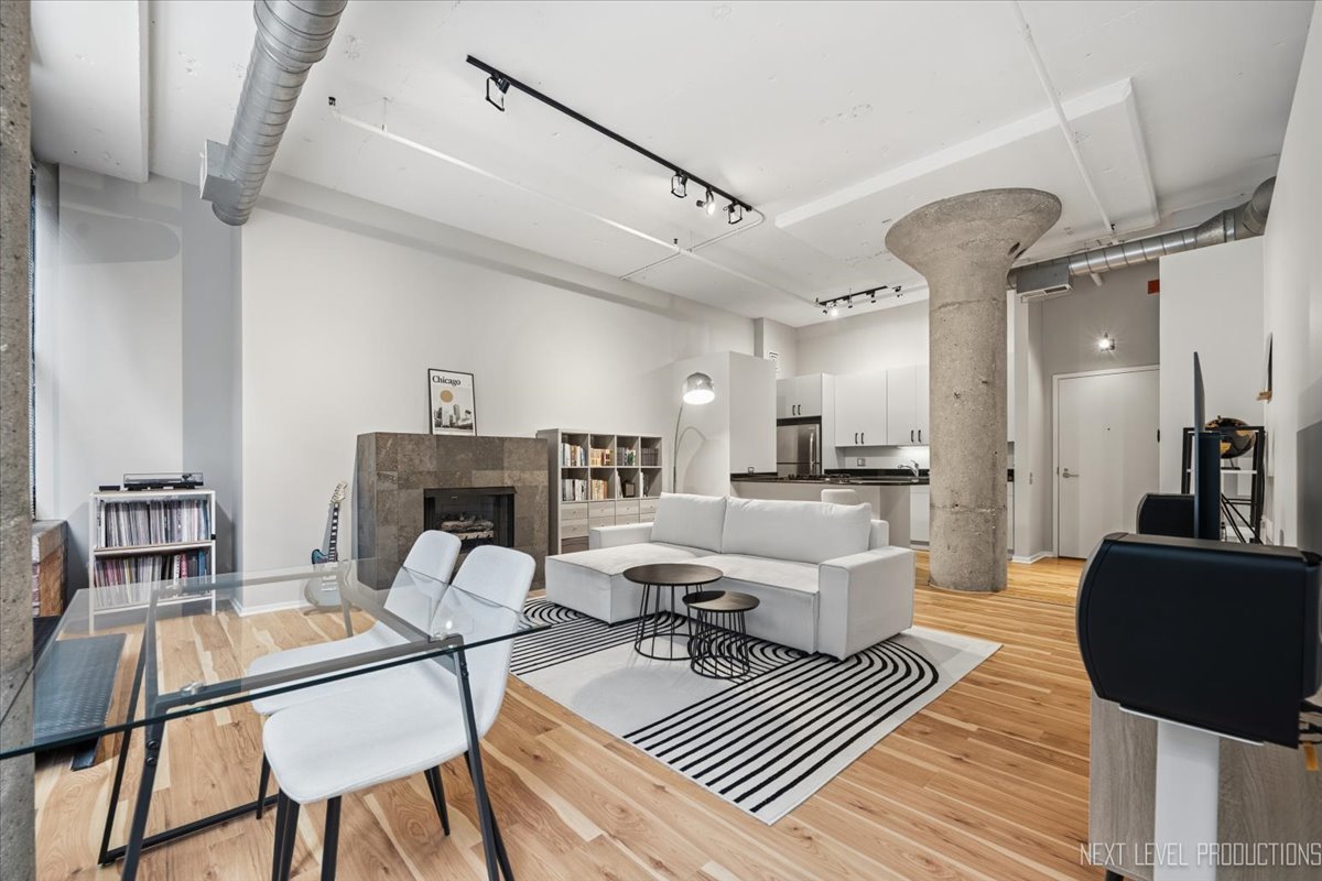 130 S Canal Street Unit: 210