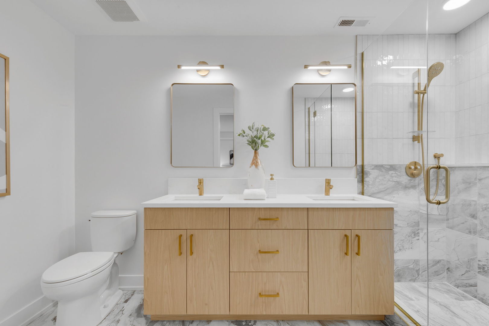 3204 N Kostner Avenue Unit: 301